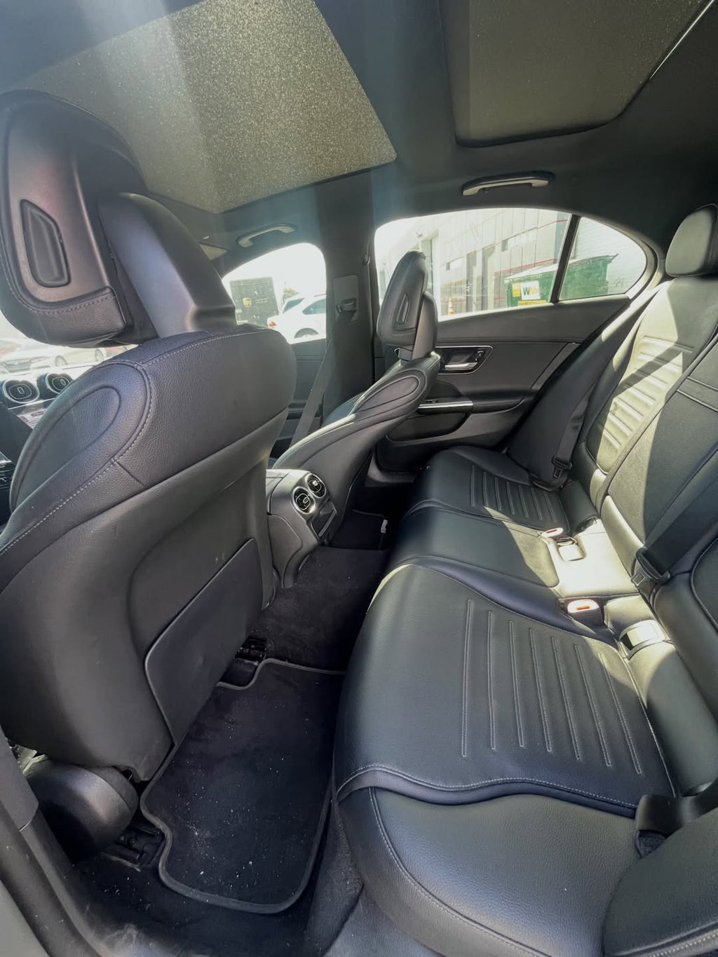 2025 MERCEDES-BENZ C300 (AMG PACKAGE)