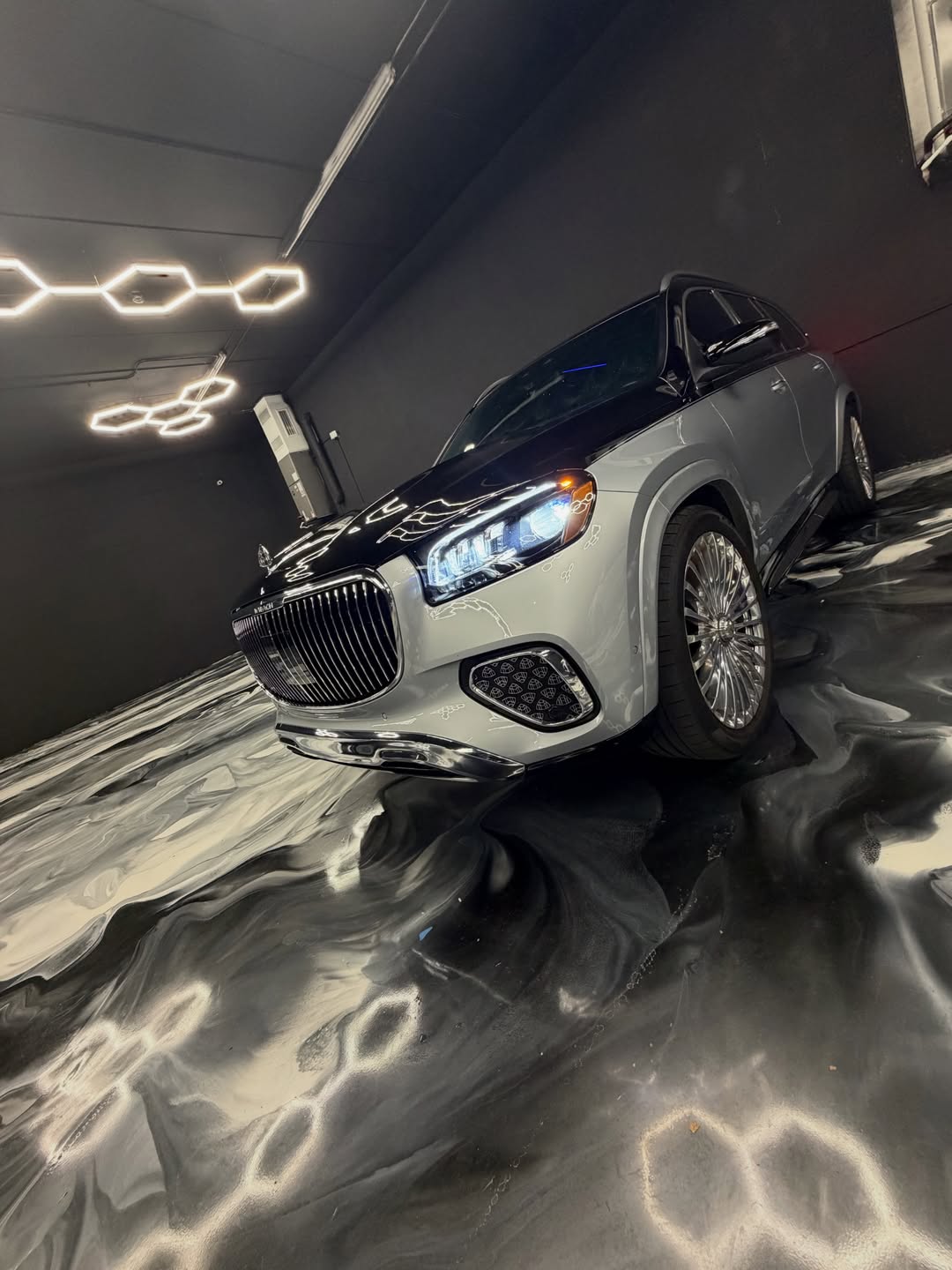 2025 MERCEDES-MAYBACH GLS 600 (First-Class Lounge Spec)